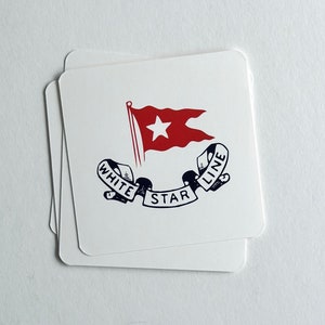 Puede incluir: Logotipo de White Star Line con una bandera roja con una estrella blanca y las palabras "White Star Line" en una pancarta azul.
