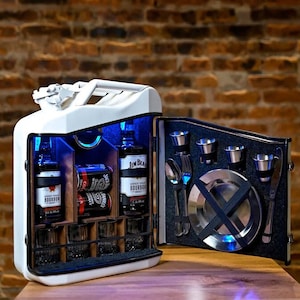 Minibar jerrycan 20 l, metalen minibar met houten binnenkant en picknickset, aangepaste brandstofreep, jerrycan, gepersonaliseerde minibar