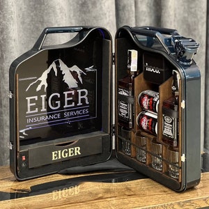 Minibar hecho con un bidón de combustible de 20 litros para guardar whisky. Regalo de cumpleaños para un hombre.