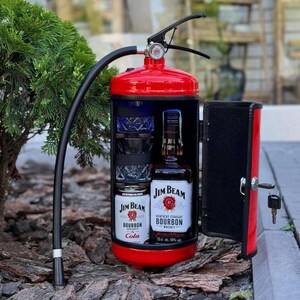 Niestandardowy mini bar z gaśnicą, zestaw upominkowy z napojami dla strażaków
