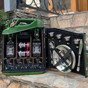 Minibar Bidón de 20 L, Minibar de metal con interior de madera y set de picnic, Bar de combustible personalizado, Bar de bidón, Minibar personalizado