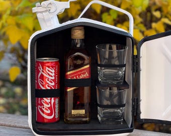 Tragbare Jerrycan Mini Bar, kundenspezifischer Metallwhiskykoffer, kompakter Spirituosenschrank