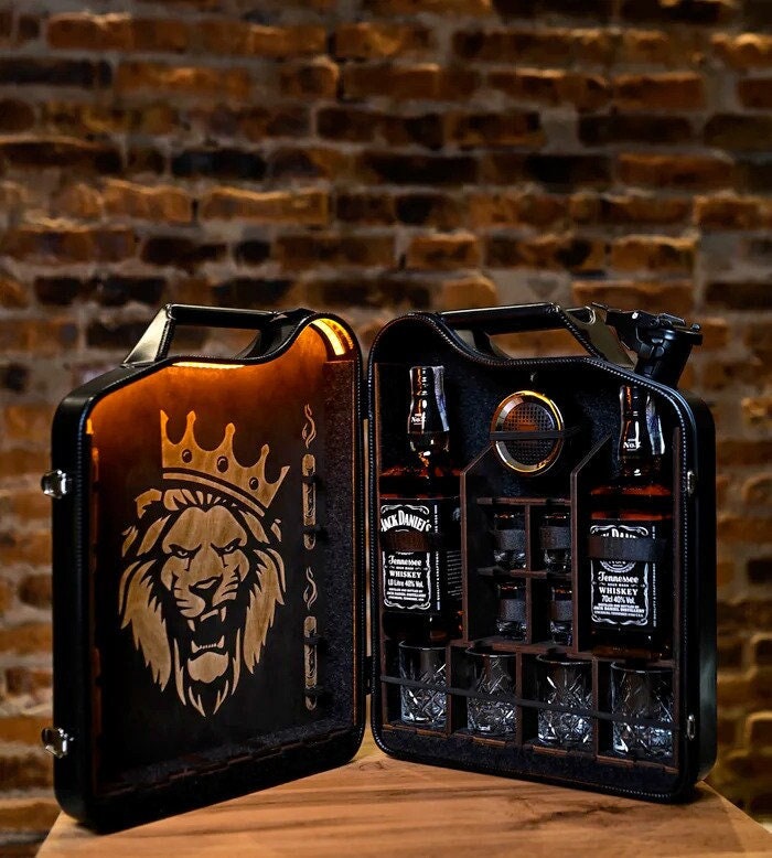 Spot of lunch anyone?? Lovin' this fiery orange Jerry Can Mini.