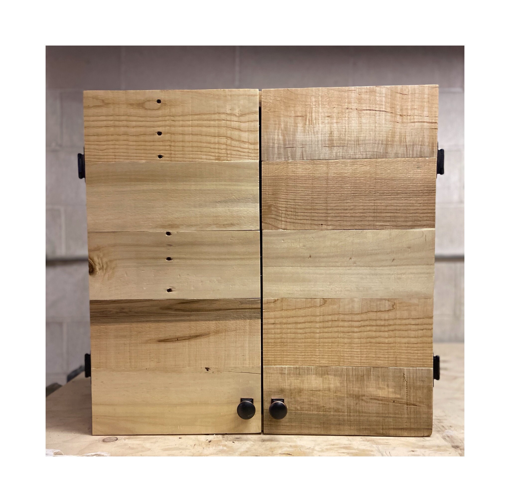 Armario de tablero de dardos de madera recuperada hecho a mano | Etsy