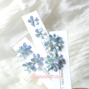 Pendientes de nomeolvides y miosotis hechos a mano, pendientes florales azules, joyería de primavera, regalo para dama de honor.