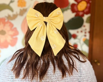 Embroidered daisies, butter, yellow, floral, sailor hair bow, alligator clip hair bow. Match your pup