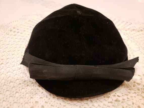 Vintage 50s Clover Lane Black Velvet Pillbox Hat C