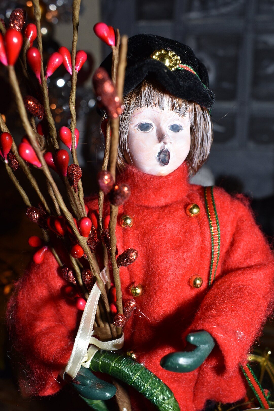 Bambola di Natale inquietante, infestata, demoniaca, posseduta