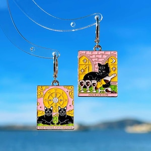 Boucles d'oreilles Huggie carte de tarot rose