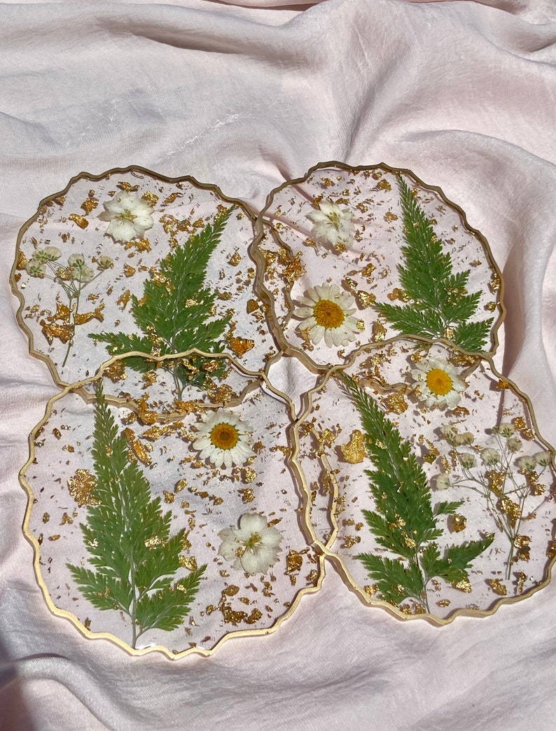 Sous-verres en résine à fleurs blanches et flocons d'or image 7