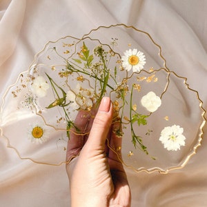 Sous-verres en résine à fleurs blanches et flocons d'or image 1