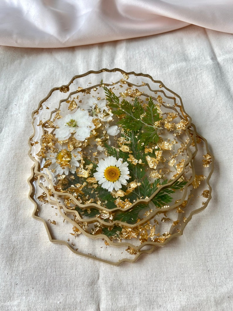 Sous-verres en résine à fleurs blanches et flocons d'or image 10