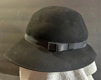 vintage 1960s black wool felt bucket hat (cloche) from Glenover