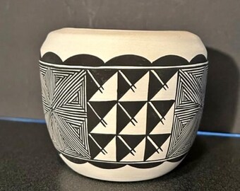 E. Concho Acoma Pueblo Native American Indian Pottery Vase