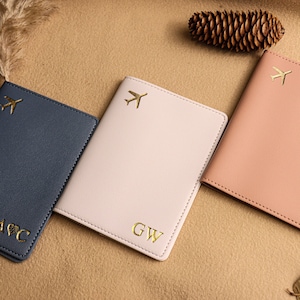 Personalized Leather Passport Holder,Passport Cover,Wedding Best man Bridesmaid Groomsman Gift Wedding Travel Gift,Couples Gift,Gift for Dad
