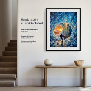 K&ouml;nnte beinhalten: Ein gerahmter Kunstdruck zeigt eine blaue Eish&ouml;hle mit Wanderern am Eingang, die auf einen goldenen Sonnenuntergang &uuml;ber Bergen blicken. Der Text lautet Ready to print artwork INCLUDED, High-resolution PNG + PDF sized for A3, Scalable SVG poster print up to 60x90 cm, No numbers, no outlines just the finished art.
