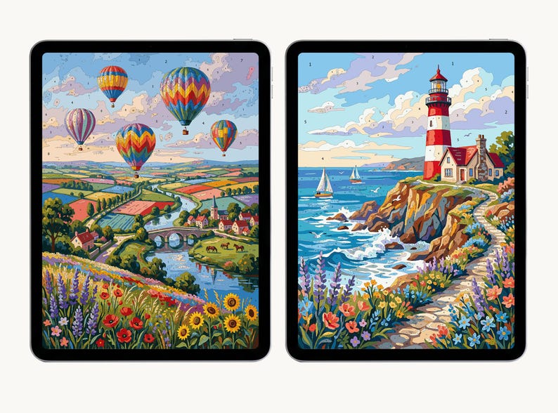 Pu&ograve; includere: Due tablet digitali che mostrano colorate illustrazioni paesaggistiche. Lo schermo sinistro mostra mongolfiere sopra una valle fluviale fiorita. Lo schermo destro raffigura un faro rosso e bianco su una scogliera che si affaccia sul mare.