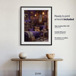 Puede incluir: Una l&aacute;mina de arte enmarcada que muestra una chaise longue morada en una biblioteca con estanter&iacute;as, un gato y una mesa auxiliar. El texto a la derecha dice: Ready to print artwork included, High-resolution PNG + PDF sized for A3, Scalable SVG poster print up to 60x90 cm, No numbers, no outlines just the finished art.