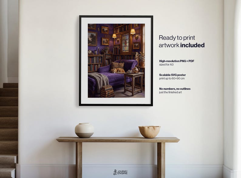Puede incluir: Una l&aacute;mina de arte enmarcada que muestra una chaise longue morada en una biblioteca con estanter&iacute;as, un gato y una mesa auxiliar. El texto a la derecha dice: Ready to print artwork included, High-resolution PNG + PDF sized for A3, Scalable SVG poster print up to 60x90 cm, No numbers, no outlines just the finished art.