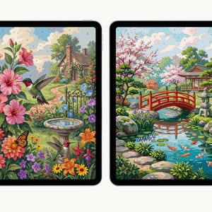 Pu&ograve; includere: Due tablet digitali che mostrano illustrazioni da dipingere con i numeri. Lo schermo a sinistra mostra un giardino con colibr&igrave;, fiori di ibisco e una vaschetta per uccelli. Quello a destra raffigura un giardino giapponese con un ponte rosso.