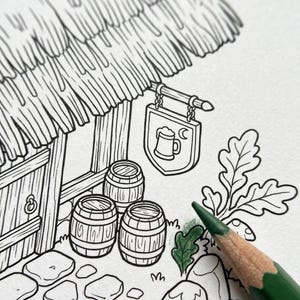 Puede incluir: Ilustraci&oacute;n en blanco y negro de una escena de pub con tejado de paja, barriles de madera y un letrero con una jarra de cerveza y una luna creciente. Un l&aacute;piz de color verde est&aacute; en primer plano.