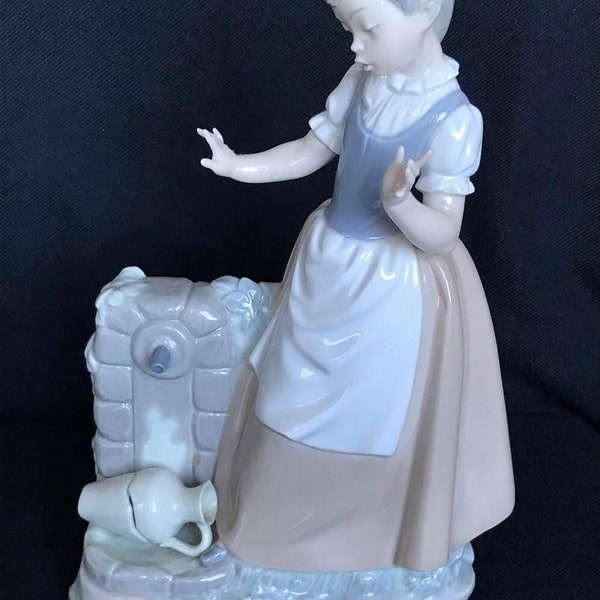 Lladro NAO Porzellan Figur Mädchen Vintage Porzellan Statuette Mädchen, Sammler Porzellan, Wohndekor hergestellt in Spanien