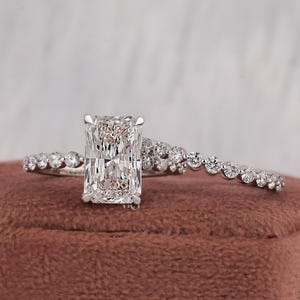 IGI Certified 1.0-3.0 CT Radiant Cut Lab Grown Diamond Engagement Ring Set