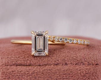 Smaragdgeslepen laboratoriumdiamant verlovingsringset – Massief geelgouden solitaire trouwring