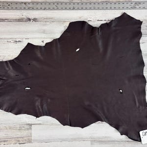 Skóra jelenia, 6,0 stóp kwadratowych, skóra jelenia, skóra klasy rzemieślniczej, 2-2,5 uncji, skóra jelenia, kolor ciemnobrązowy, wyprodukowano w USA, D050DB-E