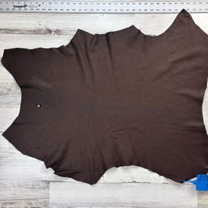 Skóra jelenia, 5,3 stopy kwadratowej, skóra jelenia, skóra rzemieślnicza, 2,5–3 uncje, skóra jelenia, kolor ciemnobrązowy, wyprodukowano w USA, D596DB-G