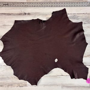 Skóra jelenia, 5,5 stóp kwadratowych, skóra jelenia, skóra klasy rzemieślniczej, 2-2,5 uncji, skóra jelenia, kolor ciemnobrązowy, wyprodukowano w USA, D064DB-E