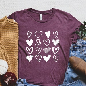 Koszulka walentynkowa z sercem, koszulka z sercem, słodka koszulka z sercem, koszulka z napisem Love Valentine, koszulka z sercem, koszulki walentynkowe, prezent dla niej, koszulka z napisem Love