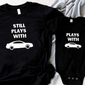 車で遊ぶ、まだ遊ぶ、ファミリーTシャツ、父と息子のシャツ、お父さんと息子のお揃いシャツ、車好きのお父さんと息子のシャツ