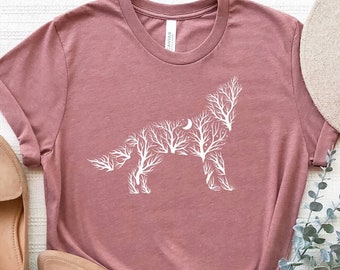 Camisa de lobo, camisa de la naturaleza, camisa de lobo aullador, camiseta de lobo solitario, camisa de animal de espíritu lobo, camisa de amante de lobo de montaña, camisa de lobo floral
