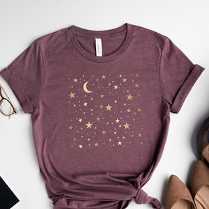 Camicia Luna E Stelle Oro, T-shirt Stelle, T-shirt Mystical Stars And Moon, Camicie Crescent, Camicia Magical Stars, T-shirt Star Mystic, T-shirt spaziale