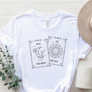The Moon And Sun Tarot Karten Shirt, Mond Sonne Tarot Karten T-Shirt, Hexerei Shirt, Astrologie Shirt, Tarot Karten T-Shirt, Celestial Shirts Geschenke