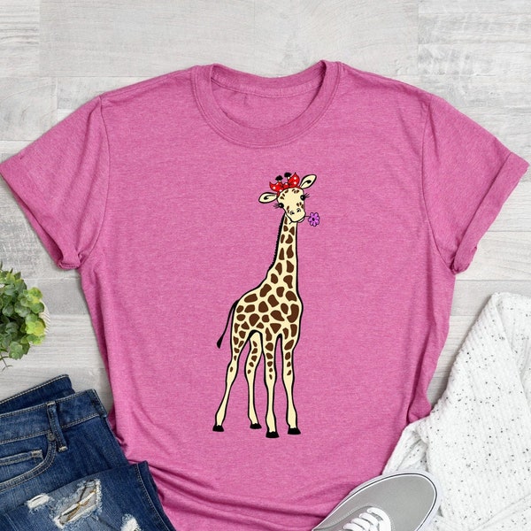 Funny Giraffe Shirt, Cute Giraffe T-Shirt, Zoo Shirt, Animal Lover Shirt, Sarcastic Tee, Comic Giraffe Shirt, Funny Animal Tee, Giraffe Tee