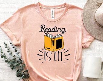 Camisa de leitura iluminada, camiseta engraçada de livro de leitura, camisa de livro engraçada, camiseta de leitura de professor, camisa de bibliotecário, camisa de leitor ávido, camisa de clube de leitura