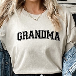 Grandma Shirt, New Grandma Shirt, Retro Grandma T-Shirt, Gift for Grandma, Pregnancy Announcement Shirt, Grandmother Shirts, Mimi Shirts