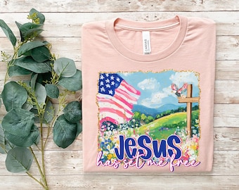 イエスは私を解放したTシャツ、キリスト教の旗と十字架のTシャツ、愛国的な独立記念日Tシャツ、キリスト教の独立記念日Tシャツ、イエス・アメリカTシャツ