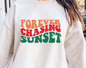 Moletom Forever Chasing Sunsets, suéter Chasing Sunset, camisas retrô vintage de verão, moletom com capuz Sunset Lover, camisa de praia, lindo moletom com capuz de praia