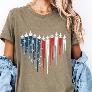 Camiseta de vuelo de la Fuerza Aérea en rojo, blanco y azul, con la bandera estadounidense, con aviones, del 4 de julio, del Día de la Independencia y con la bandera estadounidense.