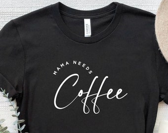 mama heeft koffie-shirt nodig, moederdag shirt cadeau, grappige moeder shirt, cool mama T-shirt, koffie lover shirt, moeder tee, mama shirt, cadeau voor mama