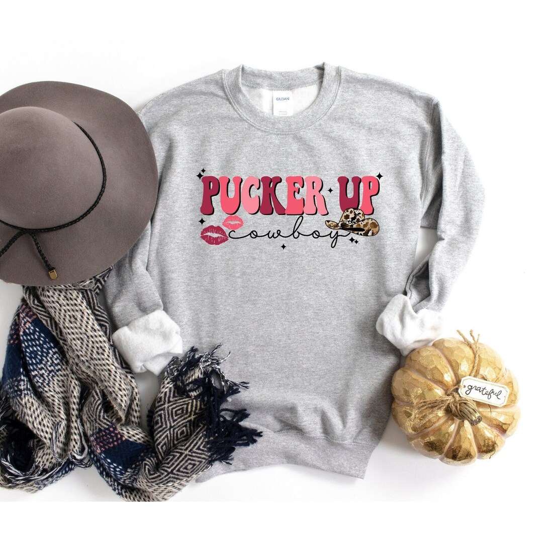 PUCKER UP COWBOY ビッグシルエット スウェット アイボリー Pucker up Cowboy Sweatshirt, Cowgirl Pucker up Valentines Day