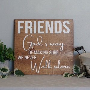 Signo de madera de amigos - La manera de Dios de asegurarse de que nunca caminemos solos - Decoración del hogar cristiano - regalo de amistad - regalo religioso - signo de la sala de estar