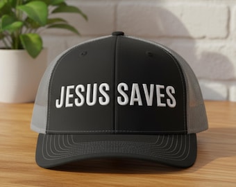 Gorra de camionero con cierre ajustable y bordado de Jesús salva
