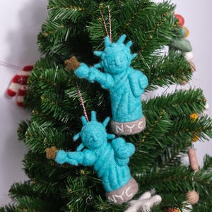 Handgemaakt vilt Vrijheidsbeeld ornament, NYC kerstboomversiering, naaldvilten souvenir New York, vakantiecadeau, kousvuller