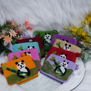 Porte-monnaie sur le thème des pandas feutrés à l'aiguille, cadeau pour amoureux de la faune, cadeau pour enfants/adultes, porte-monnaie fait main, porte-monnaie en feutre de laine, porte-monnaie, porte-monnaie panda