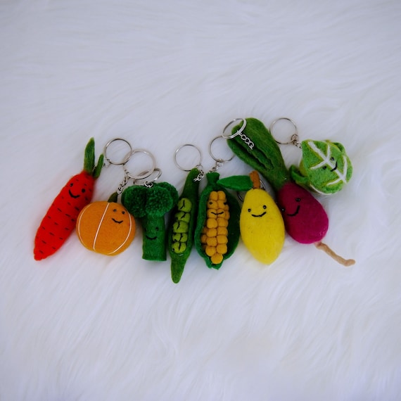 Felt VegetablesKeychain, WoolFelted Cabbage, Pumpkin, Peas, Corn, Radish Keyring, KeychainPlushies, BackpackCharm, GiftforHim/Her, KeyHolder