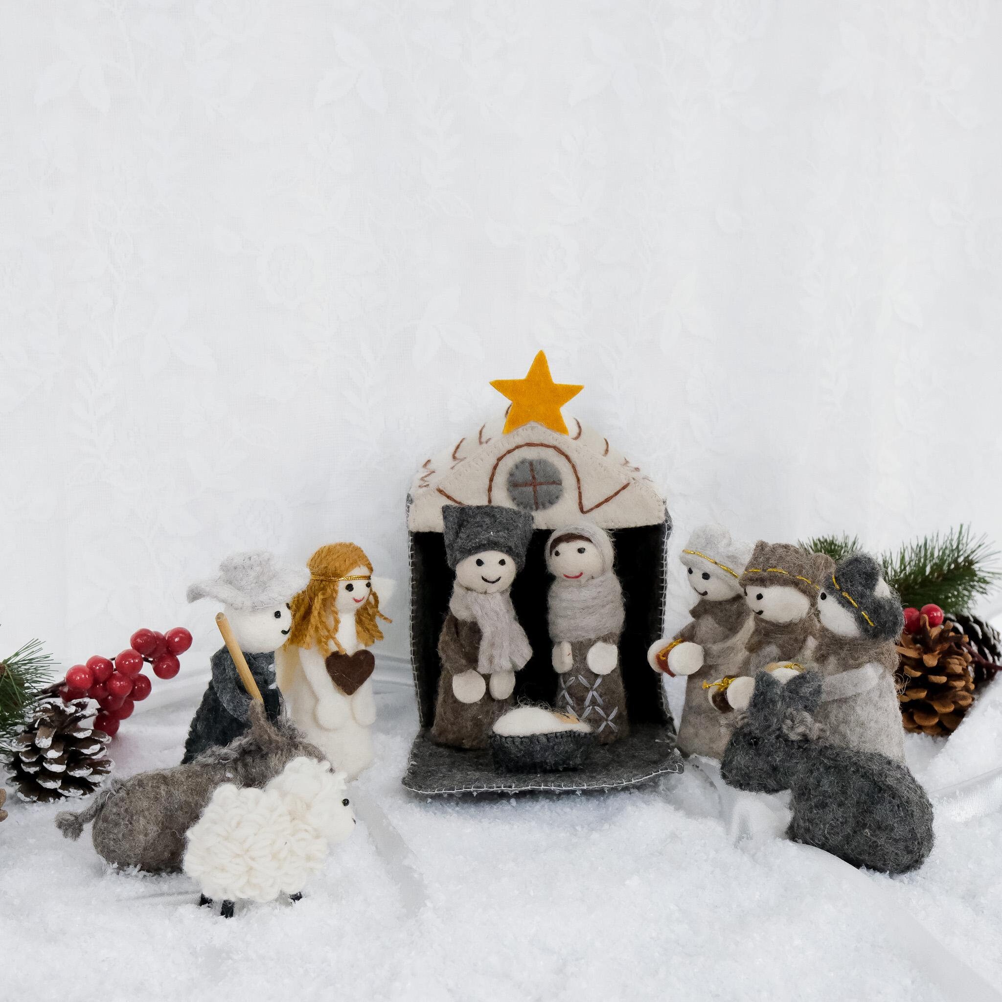 Handmade Bronze Nickel Moose Family Nativity Table Top Decoration – Fair Trade Metal Sculpture
